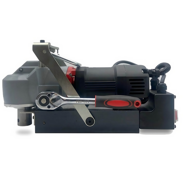 LOW PROFILE MAGNETIC DRILL