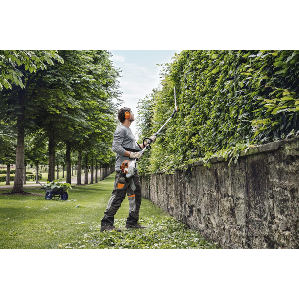 LONG REACH HEDGE TRIMMER