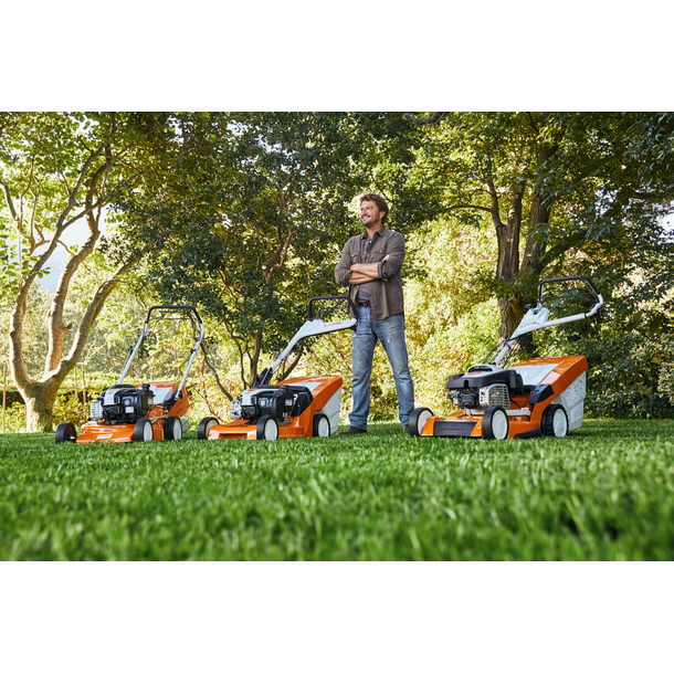 SELF PROPELLED LAWN MOWER