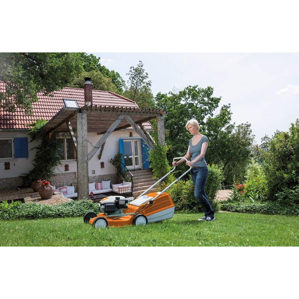 SELF PROPELLED LAWN MOWER